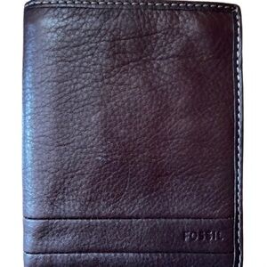 NWT Fossil Lufkin Dark Brown Soft Leather Passport Card Holder Wallet